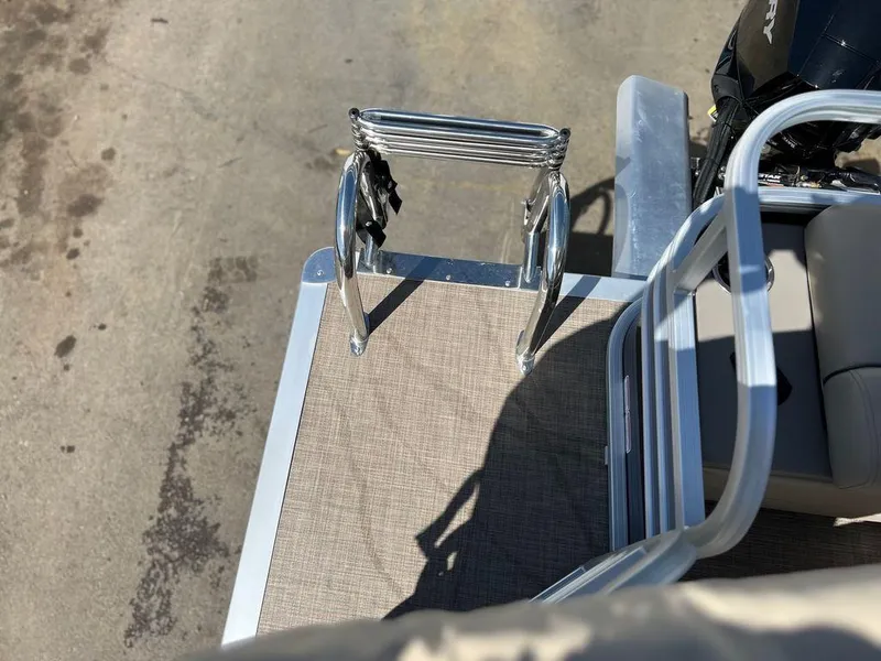 Slide: The Image of 2023 Sun Tracker SportFish™ 22 XP3 boat with rear deck and ladder. - 4
