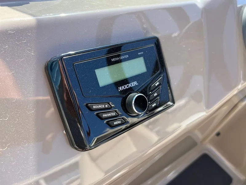 Slide: The Image of 2023 Sun Tracker SportFish™ 22 XP3 Kicker media center close-up - 7