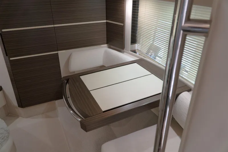 Slide: The Image of Azimut FLY54 2013 - 18