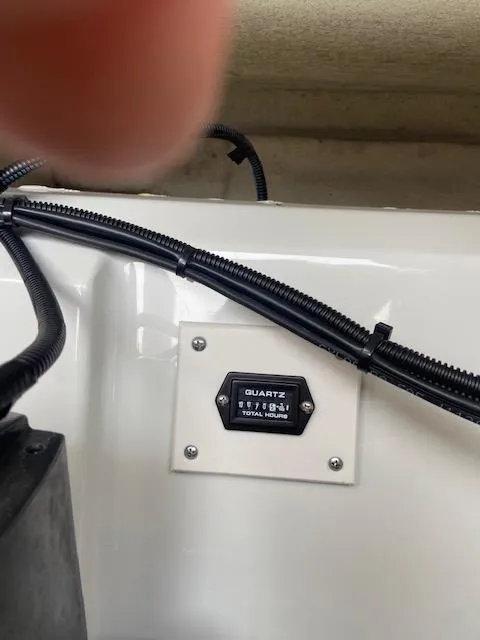 Slide: The Image of 2014 Crownline 215 SS boat with hour meter. - 10