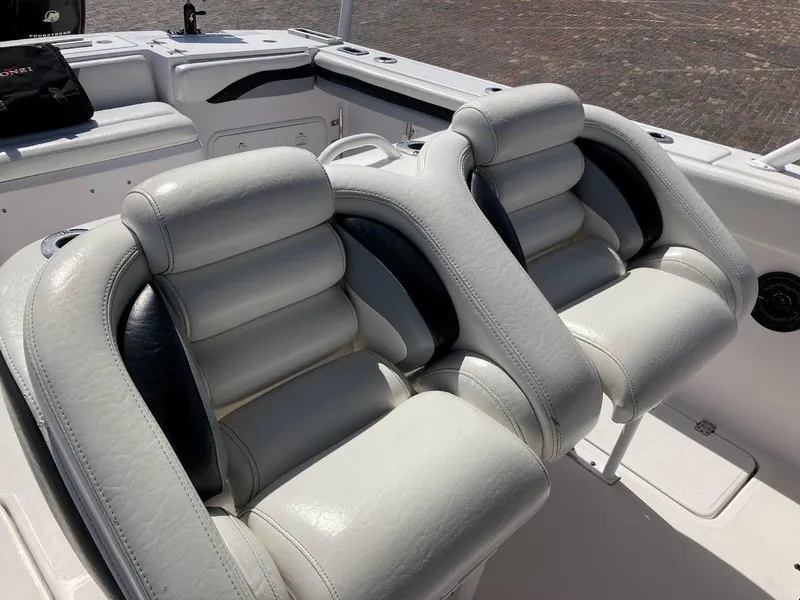 Slide: The Image of 2005 Donzi 35 ZFC Daytona boat with plush white seating. - 31