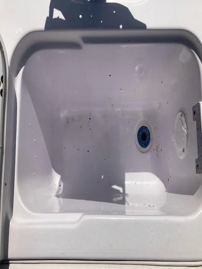 Slide: The Image of White storage compartment on a 2005 Donzi 35 ZFC DAYTONA boat. - 39