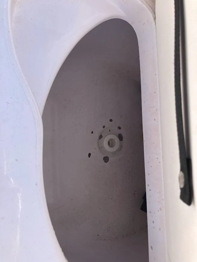 Slide: The Image of Interior compartment of 2005 Donzi 35 ZFC DAYTONA boat. - 43