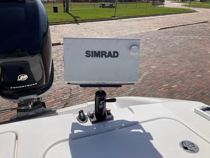Slide: The Image of Simrad navigation system on 2005 Donzi 35 ZFC DAYTONA boat deck. - 46