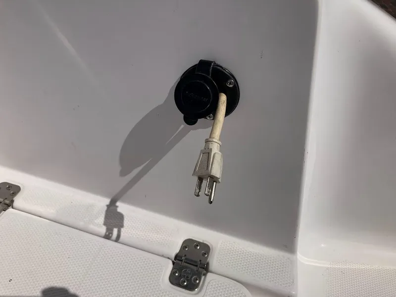 Slide: The Image of Power outlet on 2005 Donzi 35 ZFC DAYTONA boat. - 47