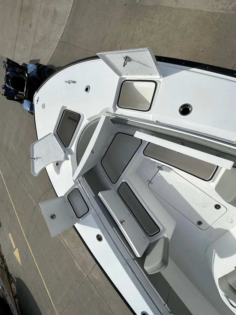 Slide: The Image of Cape Horn 32 XS 2024 - 27