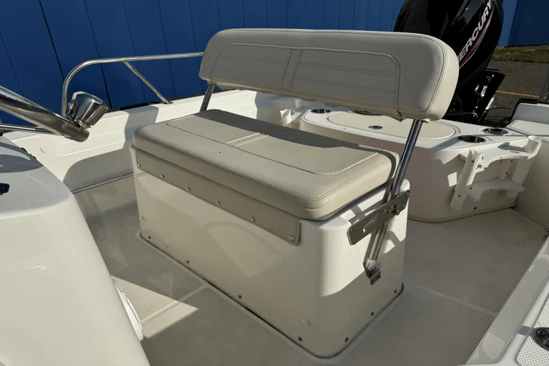Slide: The Image of Boston Whaler 150 Montauk 2022 - 10