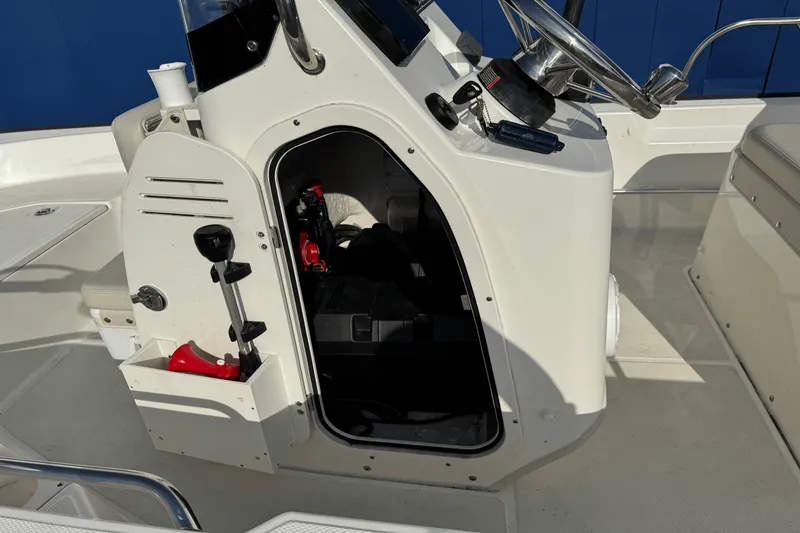 Slide: The Image of Boston Whaler 150 Montauk 2022 - 12