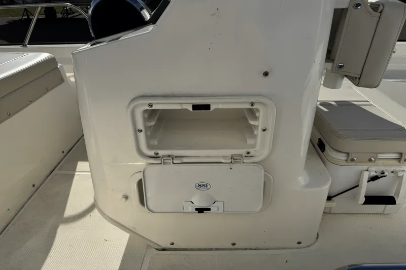 Slide: The Image of Boston Whaler 150 Montauk 2022 - 14
