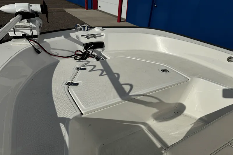 Slide: The Image of Boston Whaler 150 Montauk 2022 - 16