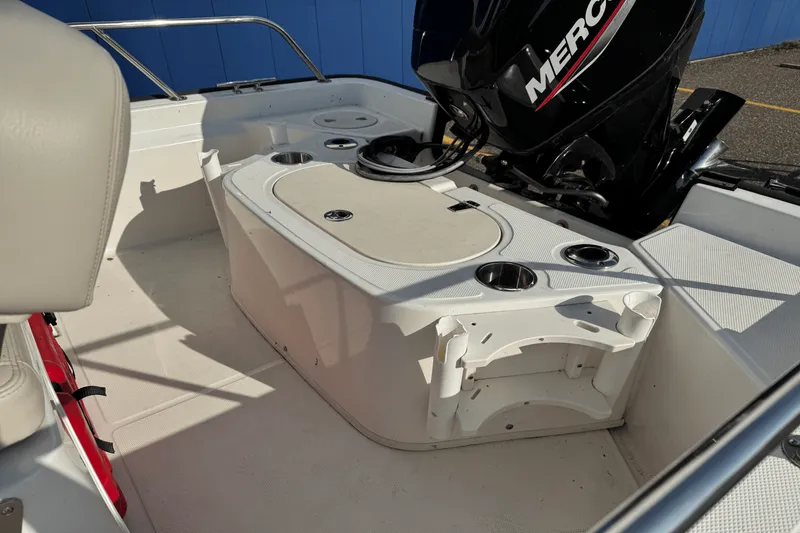 Slide: The Image of Boston Whaler 150 Montauk 2022 - 8