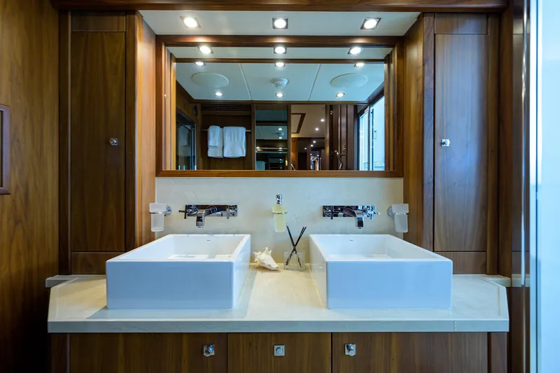 Slide: The Image of Sunseeker Trideck 2009 - 50