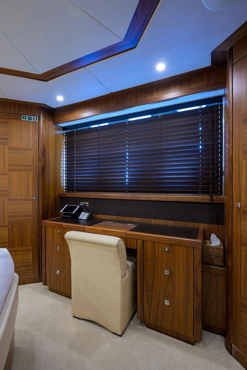 Slide: The Image of Sunseeker Trideck 2009 - 60