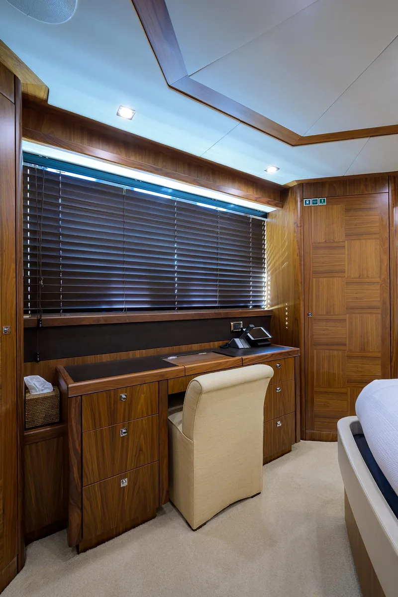 Slide: The Image of Sunseeker Trideck 2009 - 68