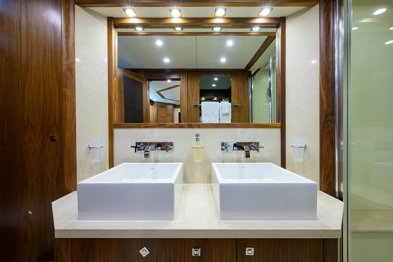 Slide: The Image of Sunseeker Trideck 2009 - 70