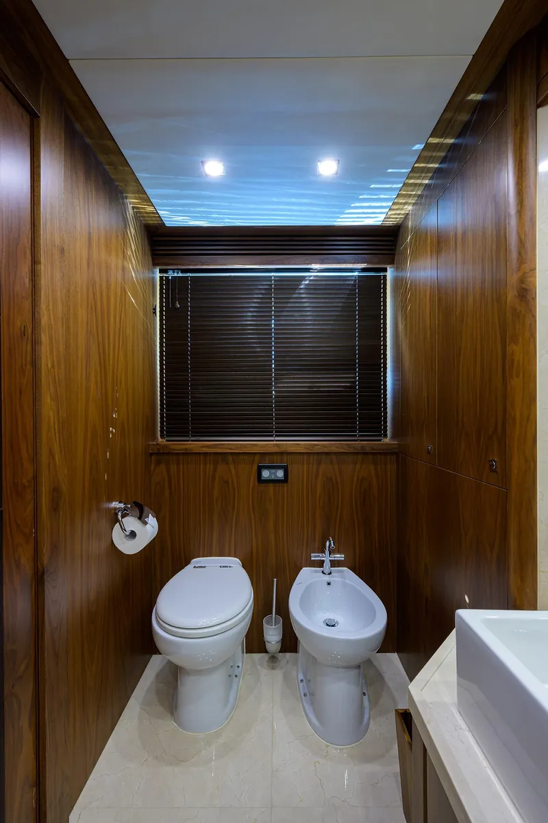 Slide: The Image of Sunseeker Trideck 2009 - 71