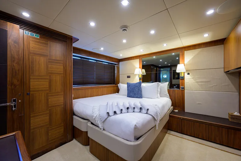 Slide: The Image of Sunseeker Trideck 2009 - 72