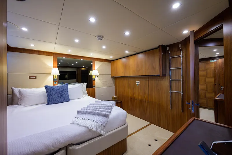 Slide: The Image of Sunseeker Trideck 2009 - 73