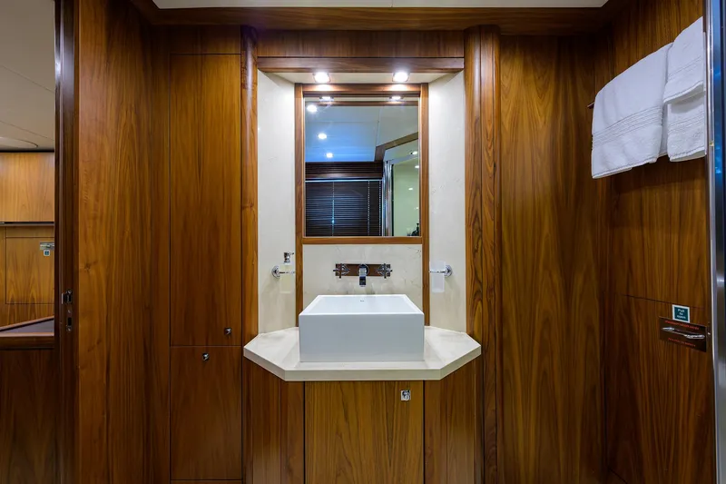 Slide: The Image of Sunseeker Trideck 2009 - 77