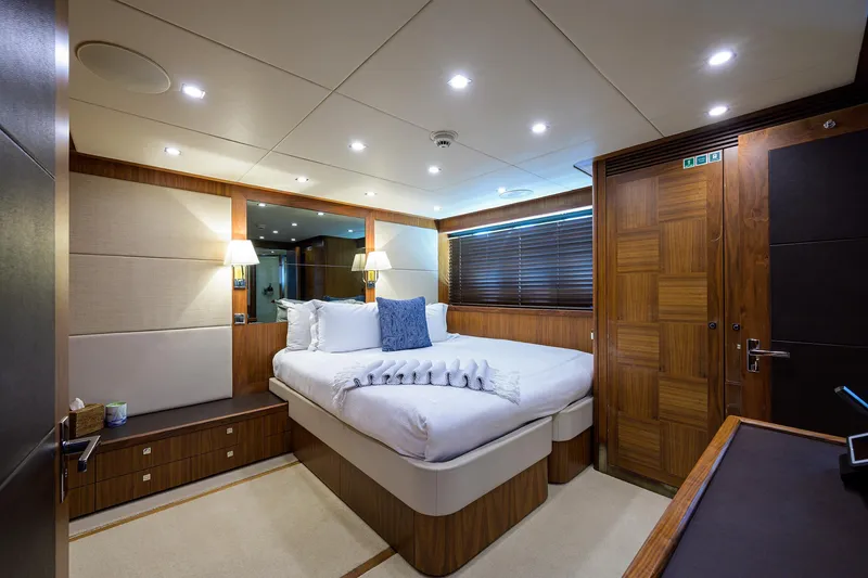Slide: The Image of Sunseeker Trideck 2009 - 78