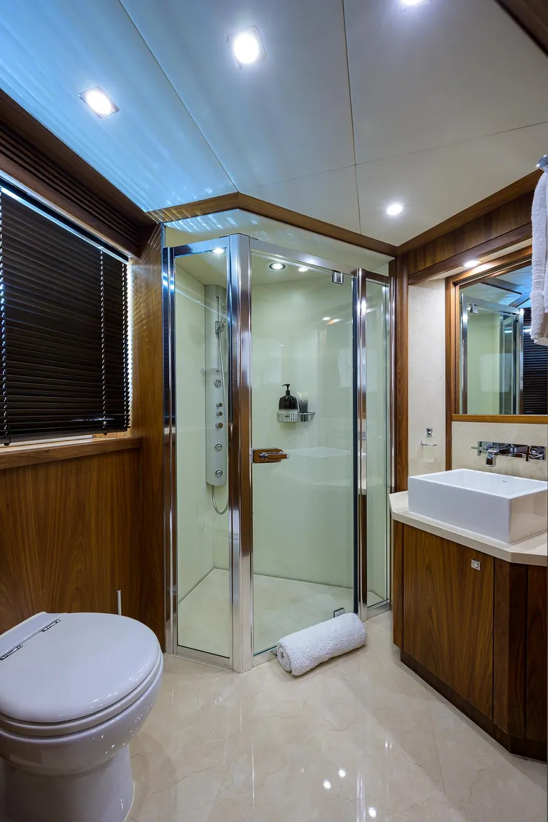 Slide: The Image of Sunseeker Trideck 2009 - 81