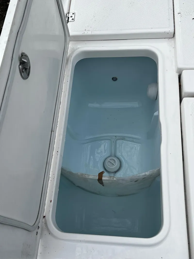 Slide: The Image of 2024 Robalo 266 Cayman livewell compartment. - 10