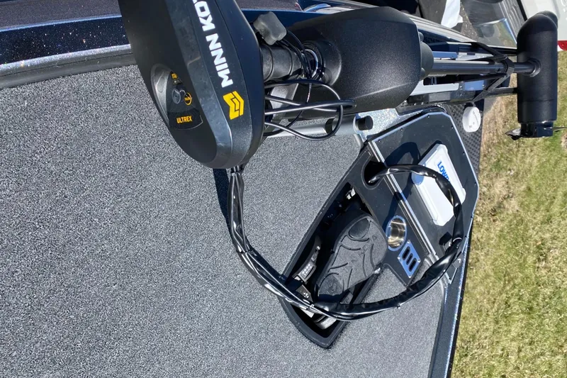 Slide: The Image of 2023 Ranger Z521R boat deck with Minn Kota trolling motor. - 3