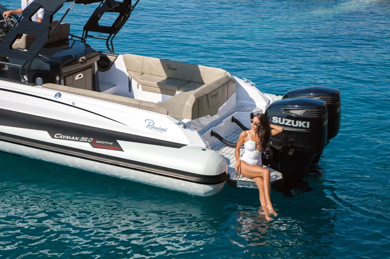 Slide: The Image of Ranieri CAYMAN 35.0 EXECUTIVE 2025 model with Suzuki engines on clear blue water. - 9