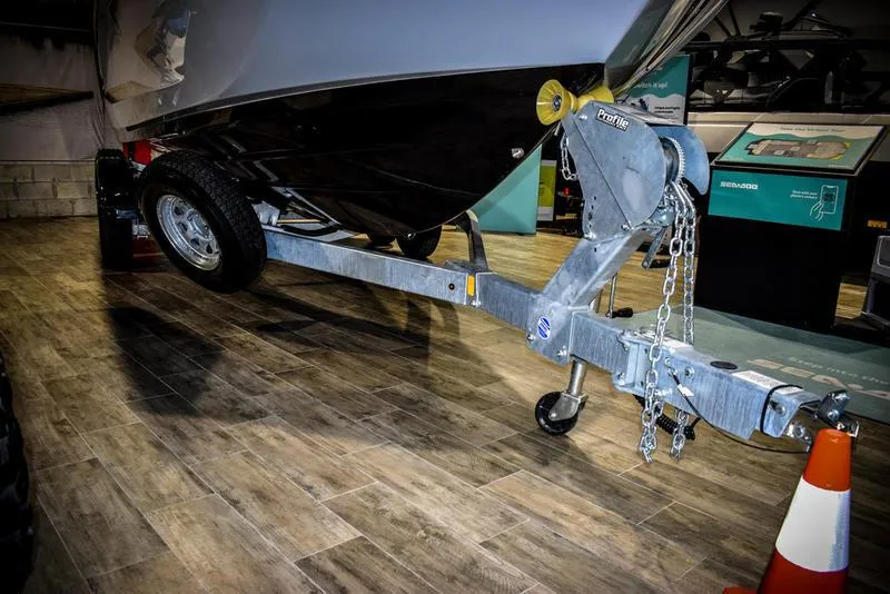 Slide: The Image of 2023 Yamaha Boats AR220 on trailer in showroom. - 42