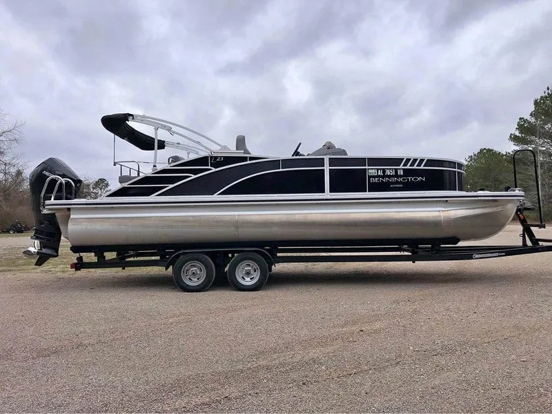 Slide: The Image of 2022 Bennington 24 RTSB pontoon boat on a trailer, side view. - 0