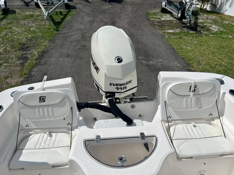 Slide: The Image of 2010 Carolina Skiff 198 DLV Elite boat with Evinrude 115 outboard motor. - 18