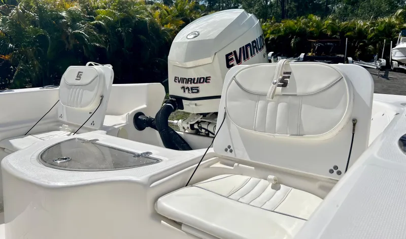 Slide: The Image of 2010 Carolina Skiff 198 DLV Elite boat with Evinrude 115 outboard motor. - 24