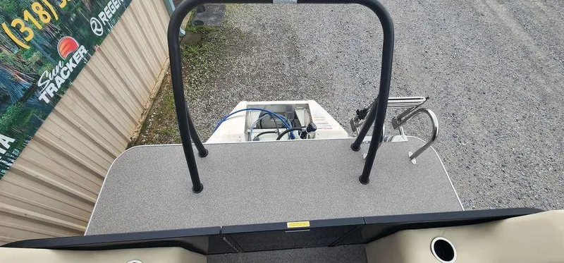 Slide: The Image of 2023 Veranda VISTA20RC Bi-Toon boat rear deck with safety rail and ladder. - 17