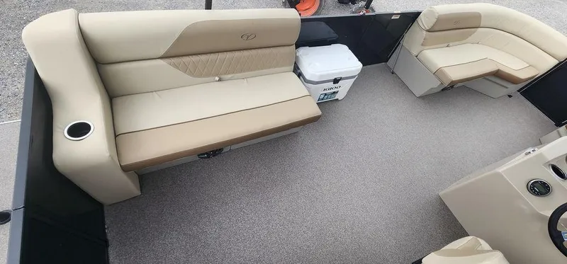 Slide: The Image of 2023 Veranda VISTA20RC Bi-Toon boat interior with beige seating and cooler. - 18