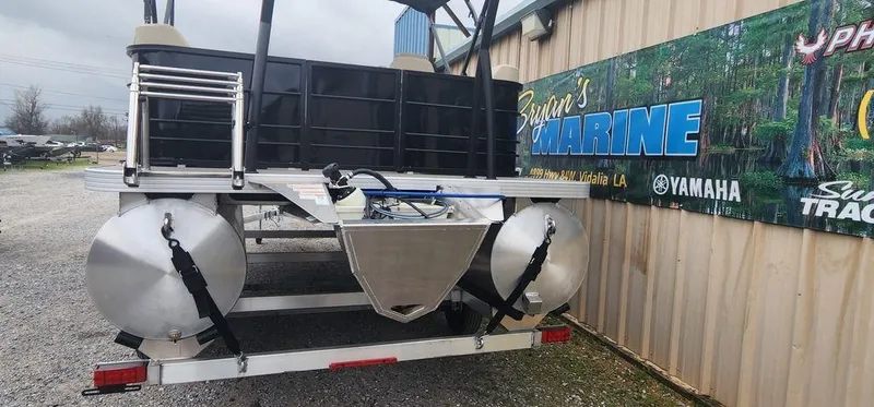 Slide: The Image of 2023 Veranda VISTA20RC Bi-Toon pontoon boat on trailer at a marine dealership. - 9