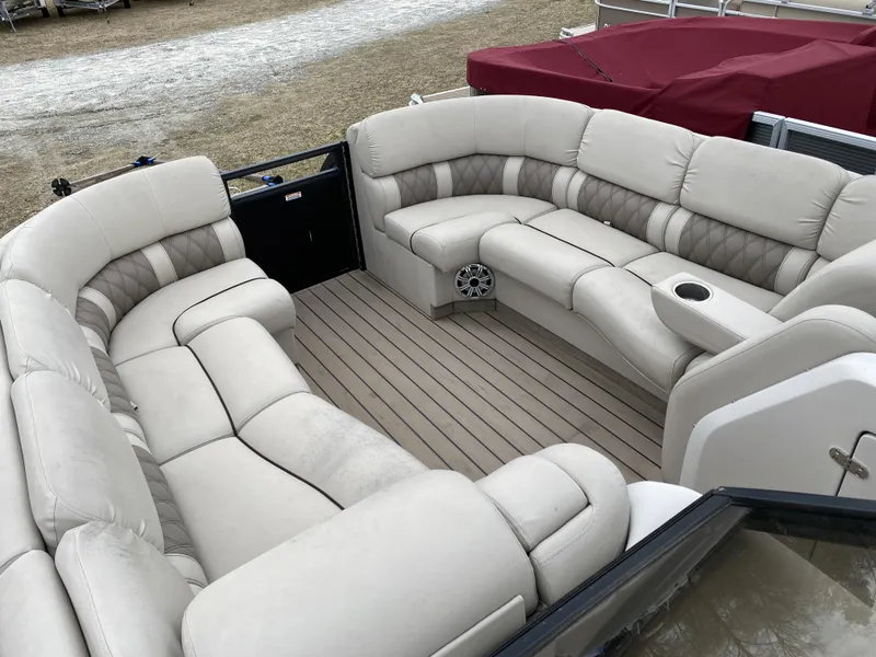 Slide: The Image of Bennington 2572 QCW - Windscreen 2016 - 11