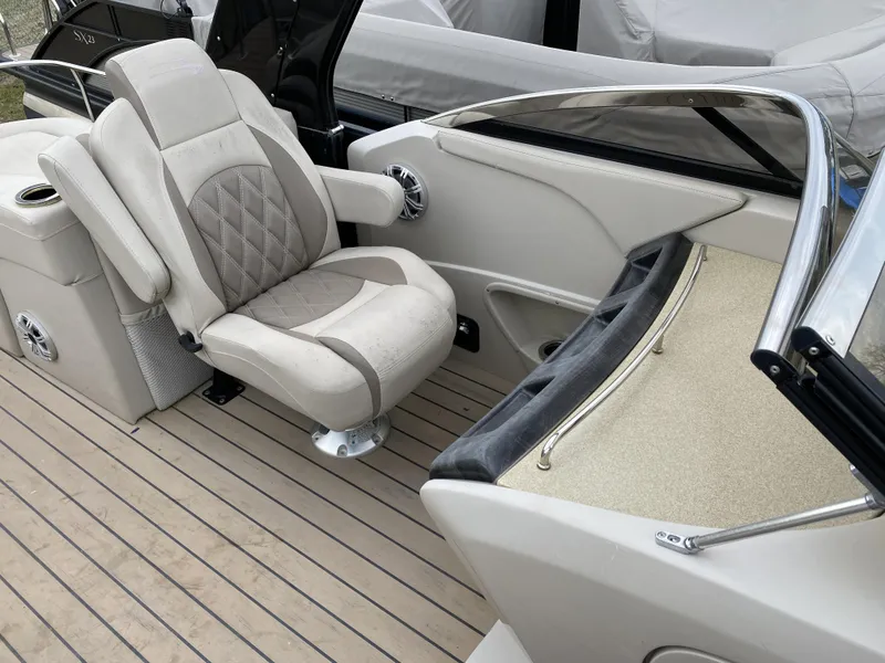 Slide: The Image of Bennington 2572 QCW - Windscreen 2016 - 7