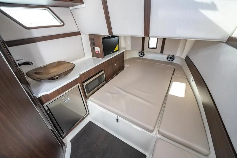 Slide: The Image of Edgewater 370CC 2026 - 20