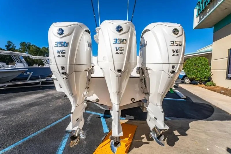 Slide: The Image of Edgewater 370CC 2026 - 21