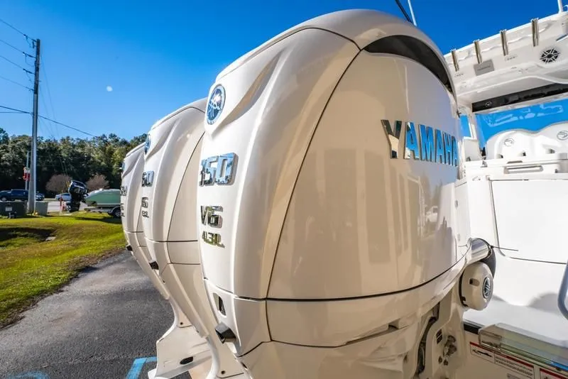 Slide: The Image of Edgewater 370CC 2026 - 6