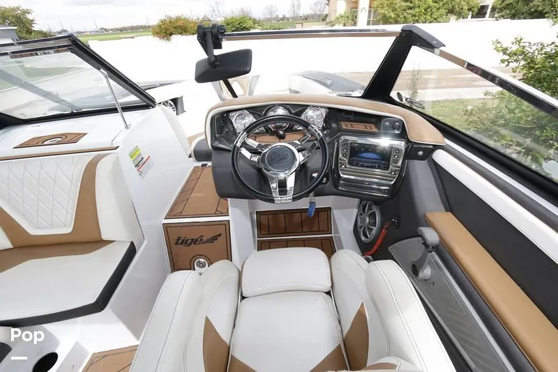 Slide: The Image of 2015 Tige ASR Apex Series for sale in Gilbert, AZ - 4