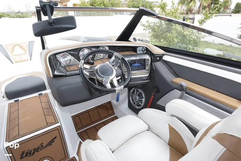 Slide: The Image of 2015 Tige ASR Apex Series for sale in Gilbert, AZ - 47