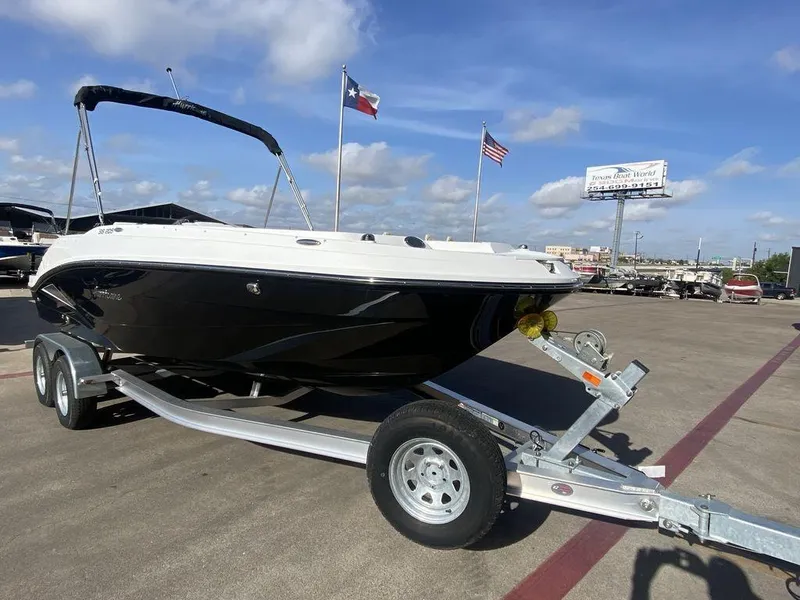 Slide: The Image of Hurricane SunDeck Sport 205 IO 2023 - 8