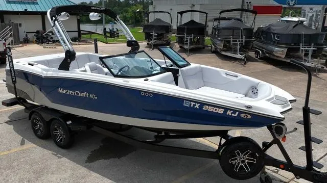 Slide: The Image of MasterCraft NXT24 2021 - 10