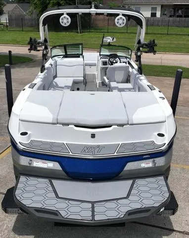 Slide: The Image of MasterCraft NXT24 2021 - 12
