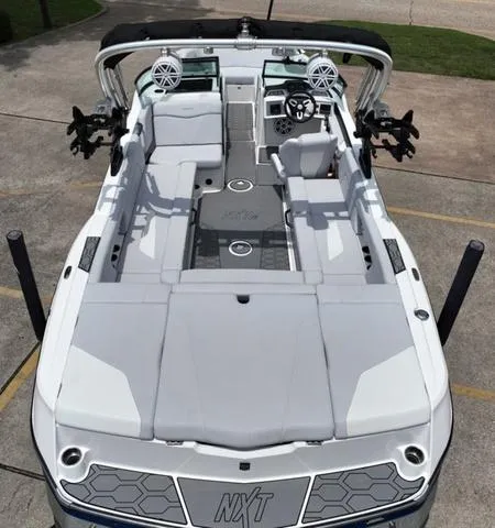 Slide: The Image of MasterCraft NXT24 2021 - 13