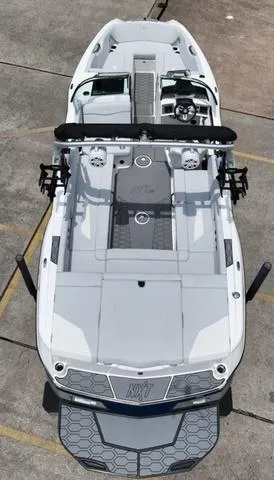 Slide: The Image of MasterCraft NXT24 2021 - 14