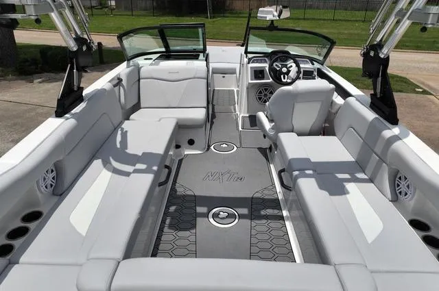 Slide: The Image of MasterCraft NXT24 2021 - 16