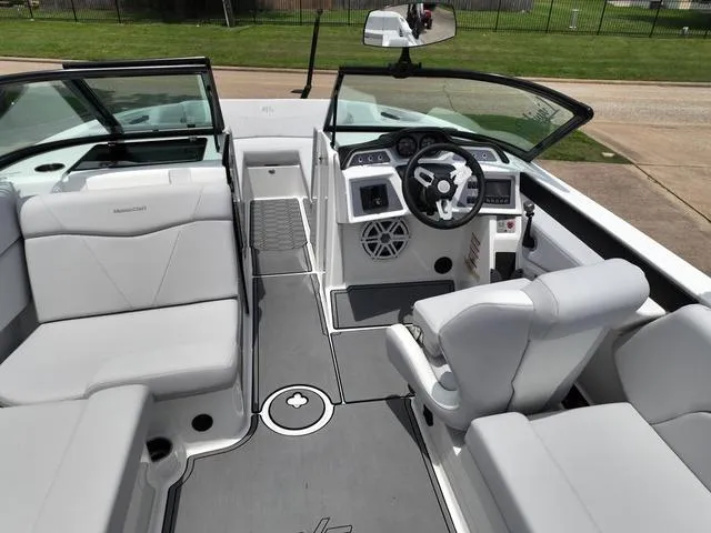 Slide: The Image of MasterCraft NXT24 2021 - 18