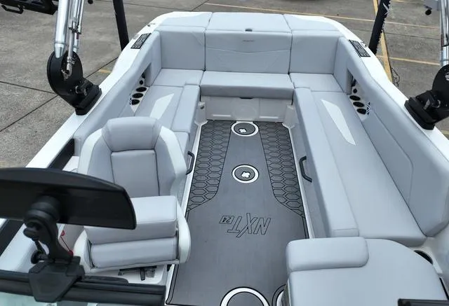 Slide: The Image of MasterCraft NXT24 2021 - 20